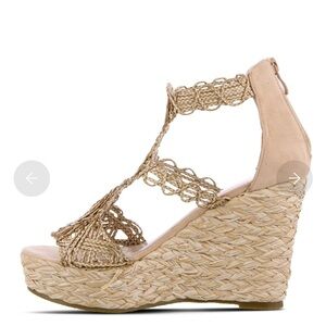 Chic Tan Wedge Sandals